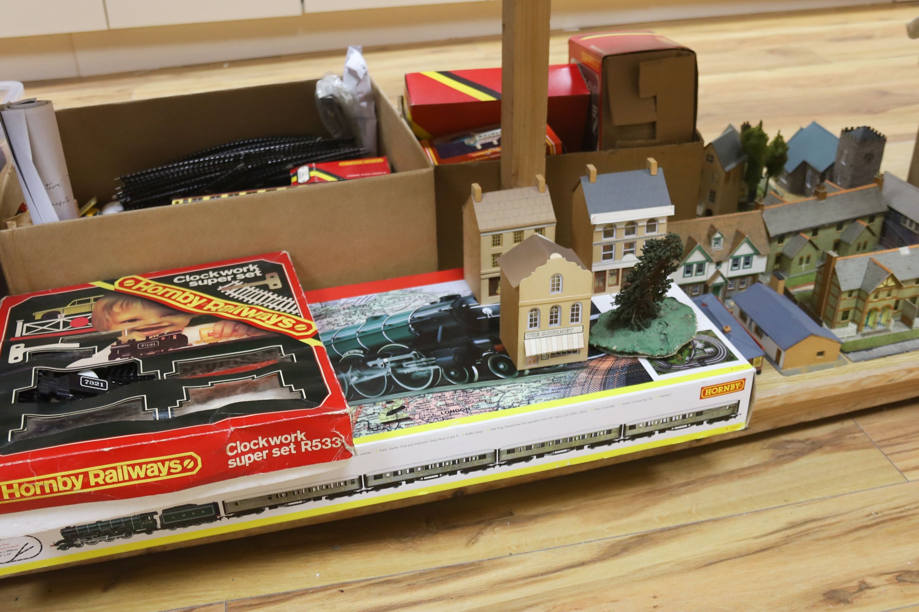 A mixed quantity of Hornby train sets etc including the flying Scotsman, building models, track etc.